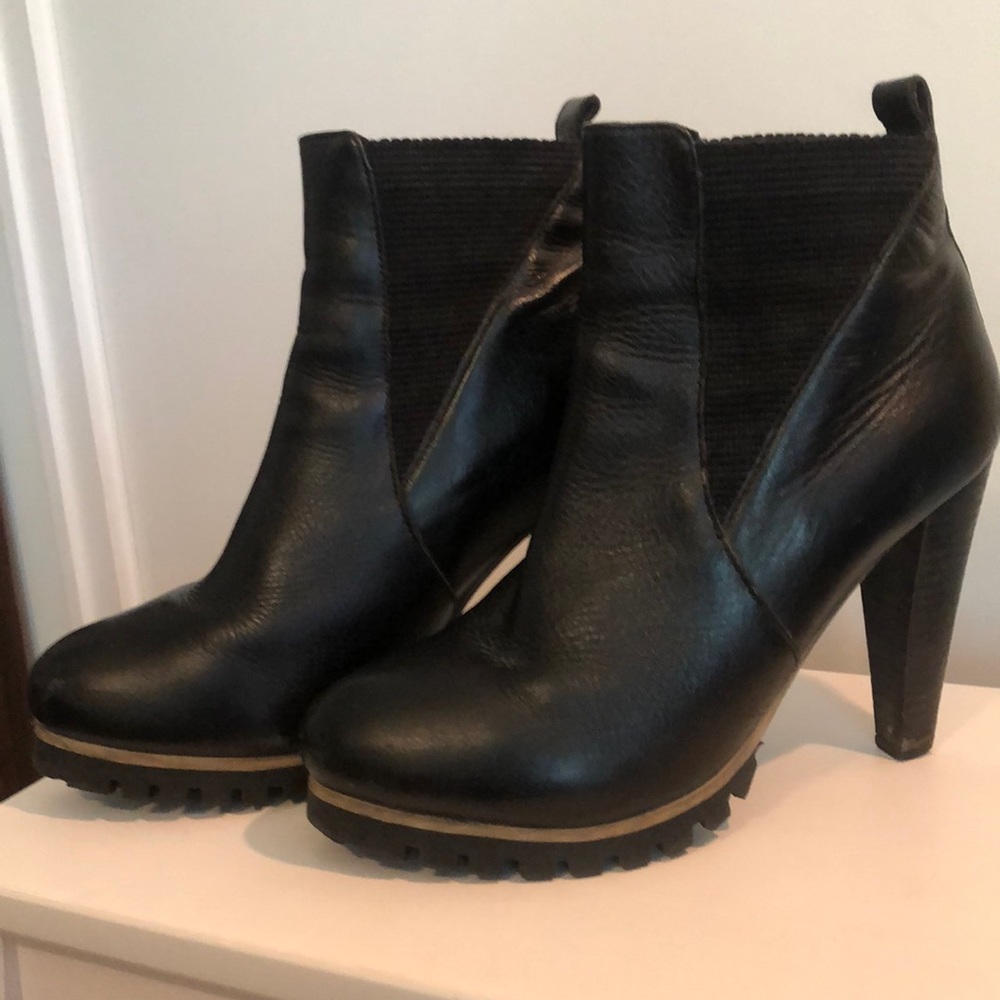 Steve Madden Black Leather Heeled Booties